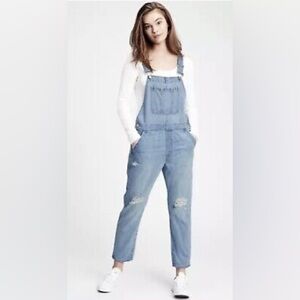 GAP - Light Wash Blue Slouchy Distressed Comfortable Jean Overalls Size XS
